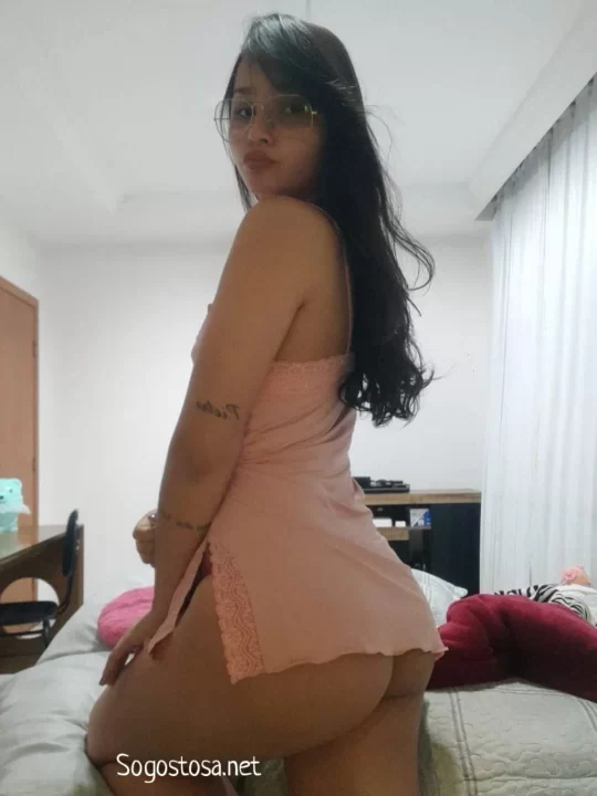 Fotos vazadas da safadinha de óculos muito gostoso com sua camisola