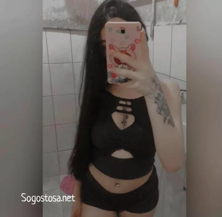 Safada Novinha em Fotos Caseiras se exibindo